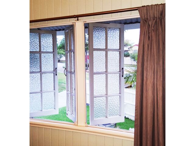 The Magnetic Insect Screens added to these Casement Windows are so well colour co-ordinated you can hardly see them.